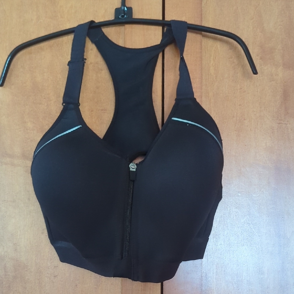 New Layer 8 Black Zip-Front Sports Bra Large